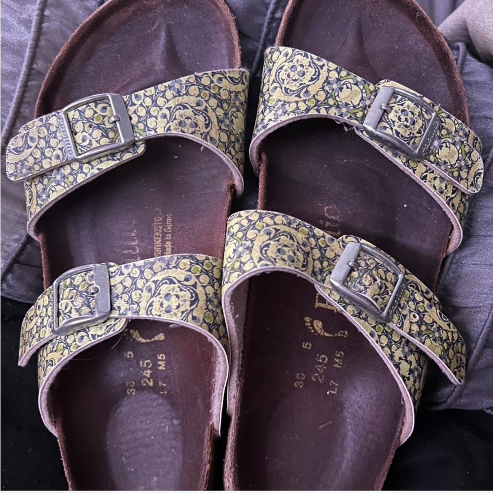 Patterned Sandals with Buckles